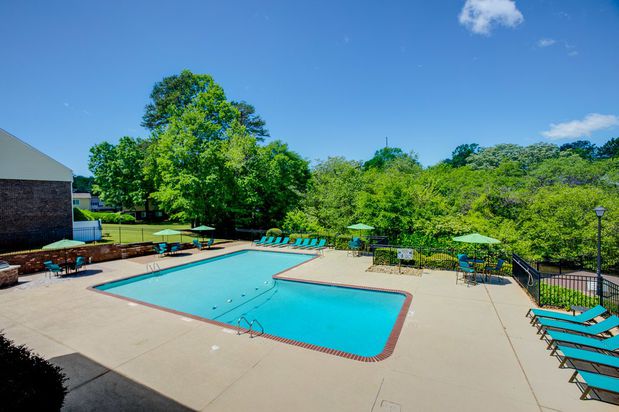 Images Lakecrest Apartments