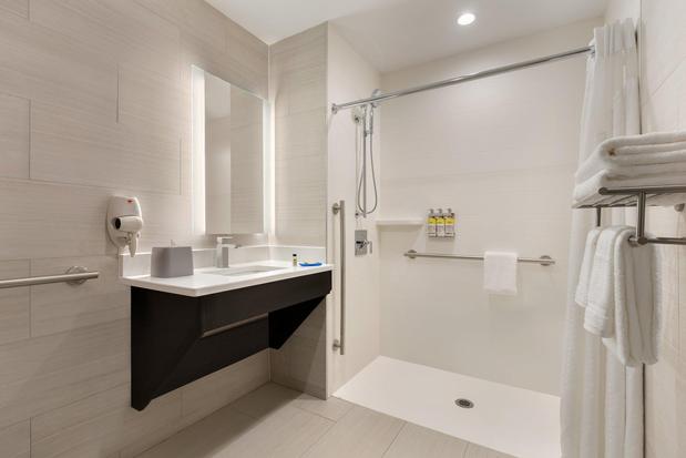 Images Holiday Inn Express Jamaica - Jfk Airtrain - Nyc by IHG