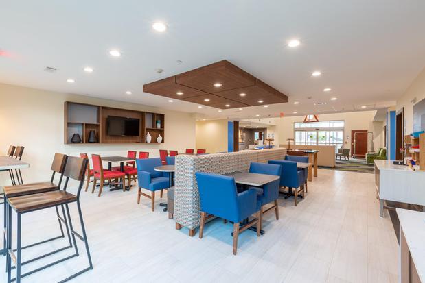 Images Holiday Inn Express & Suites Arlington North – Stadium Area by IHG
