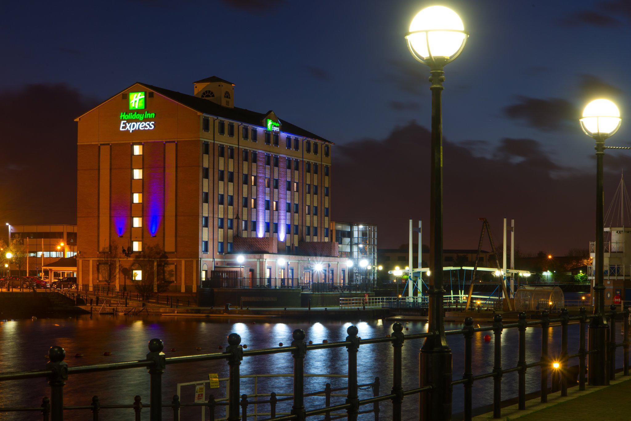 Holiday Inn Express Manchester - Salford Quays, an IHG Hotel Manchester 03719 021623