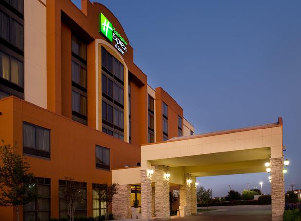 Holiday Inn Express & Suites Dallas Ft. Worth Airport South, an IHG ...