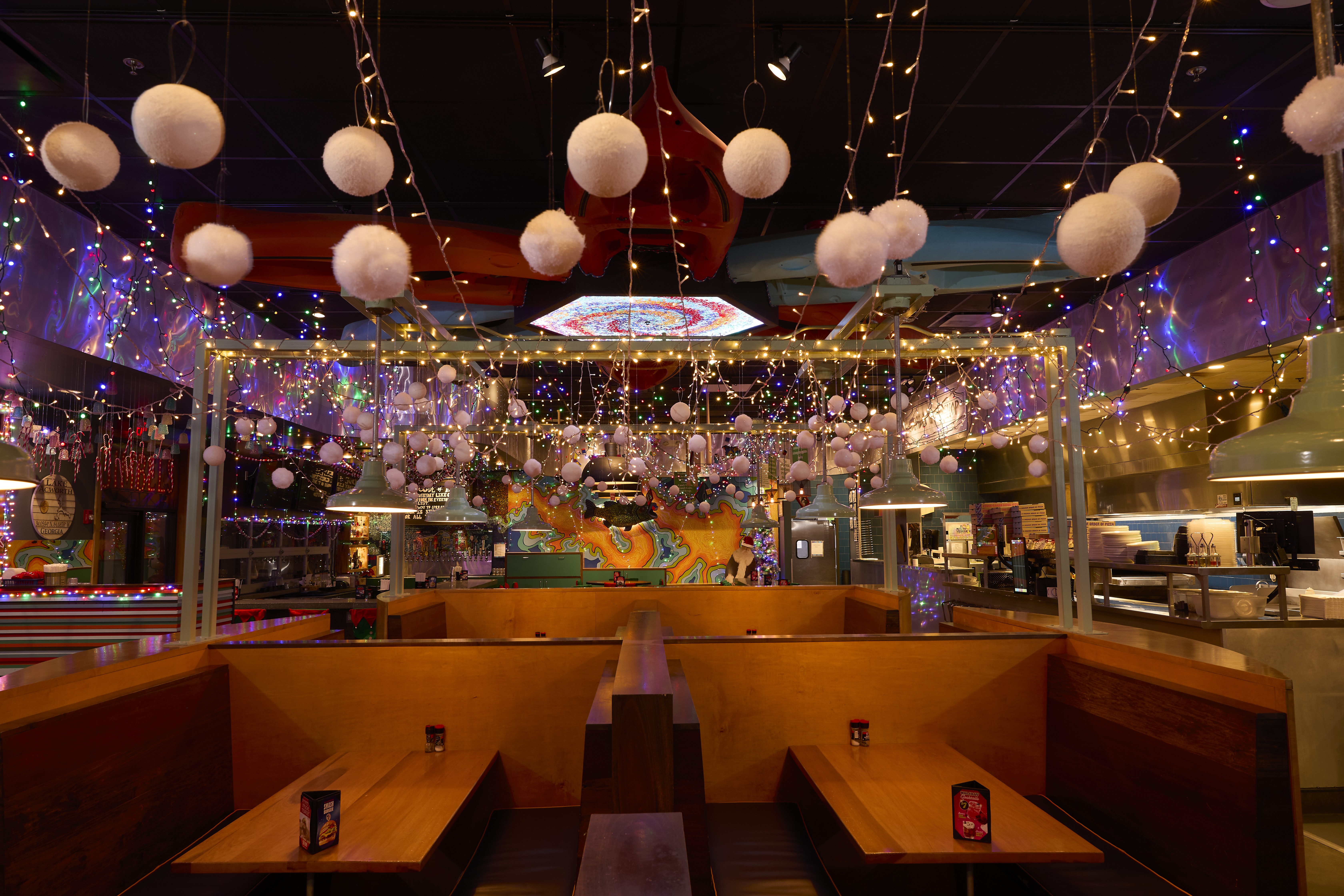 Mellow Mushroom Acworth Holiday Pop Up- festive decor