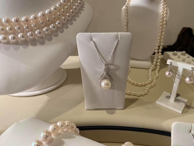 Images Carioti Jewelers