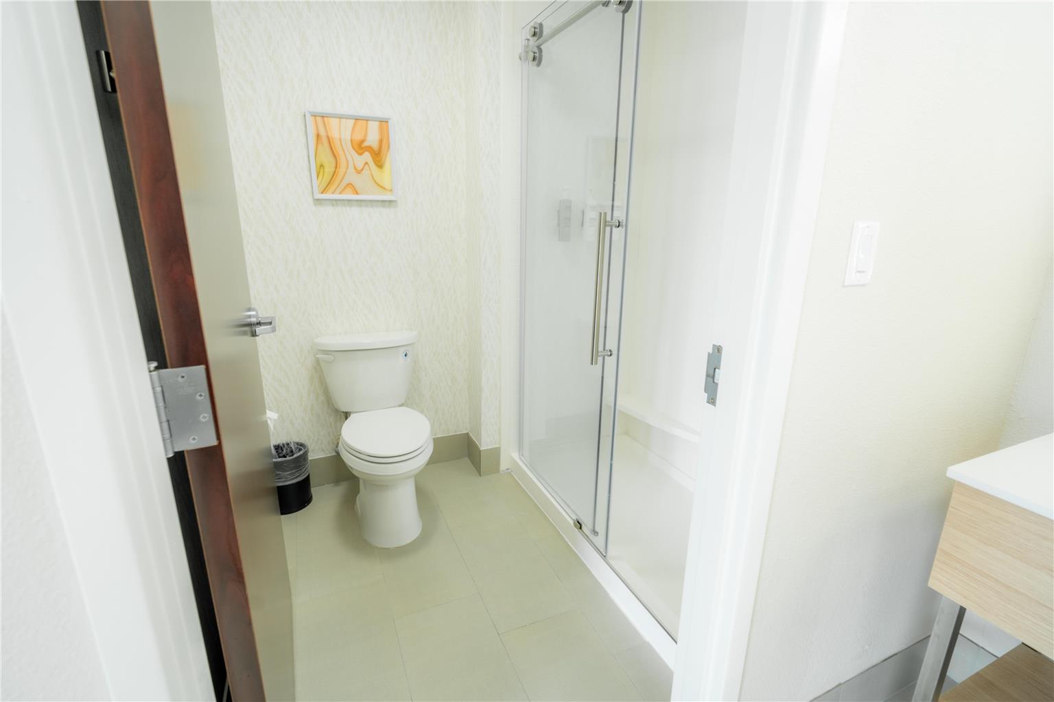 Guest room bath 