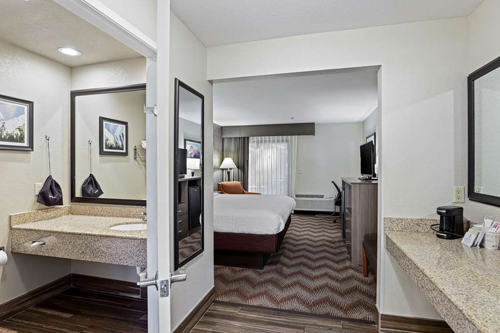 King Woodview Room