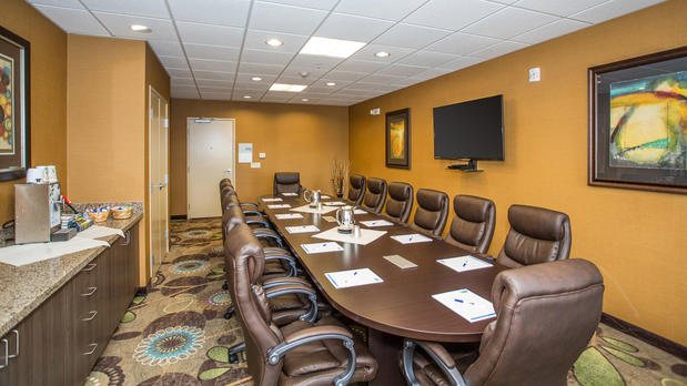 Images Holiday Inn Express & Suites Pocatello by IHG