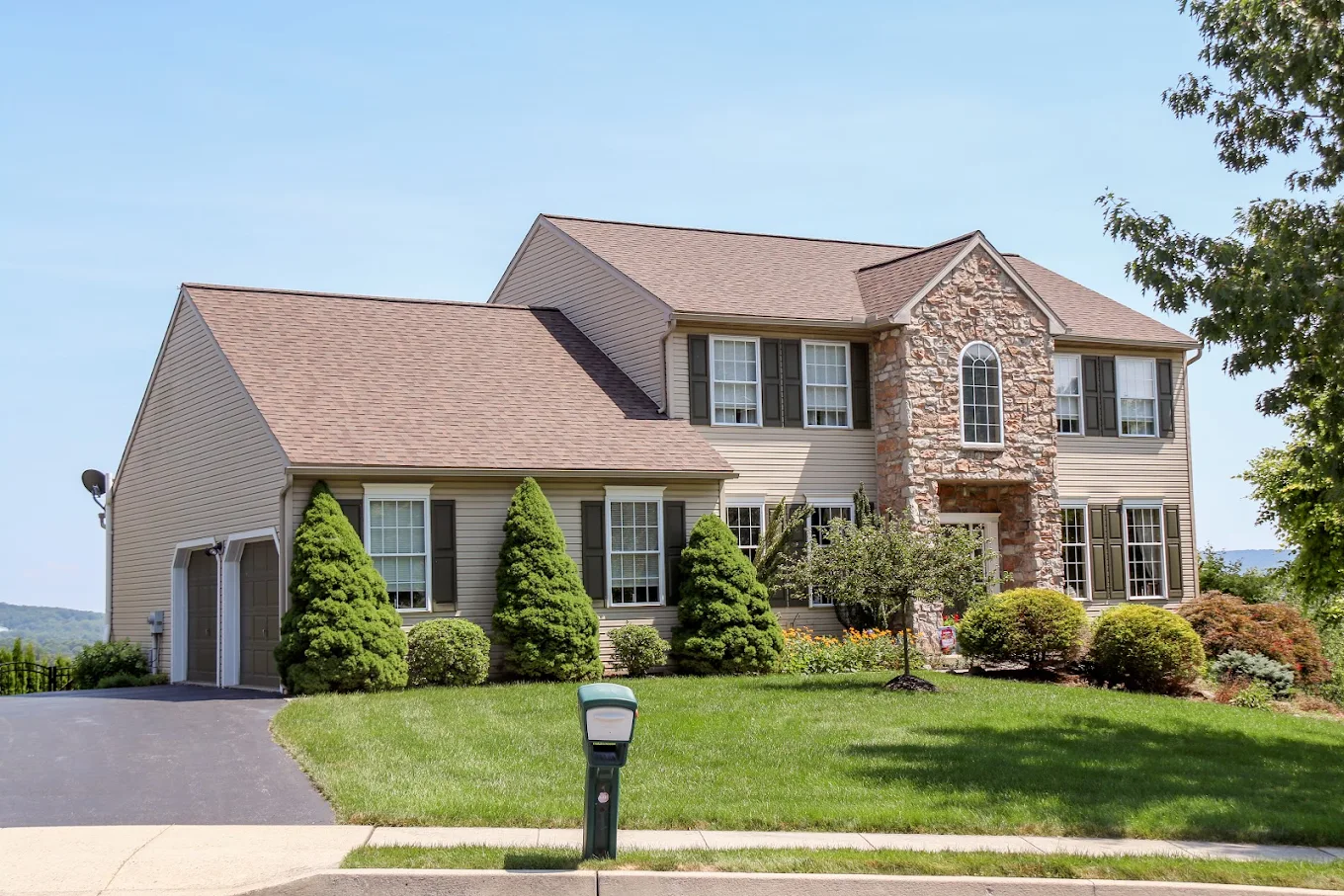 Middle Creek Roofing Image