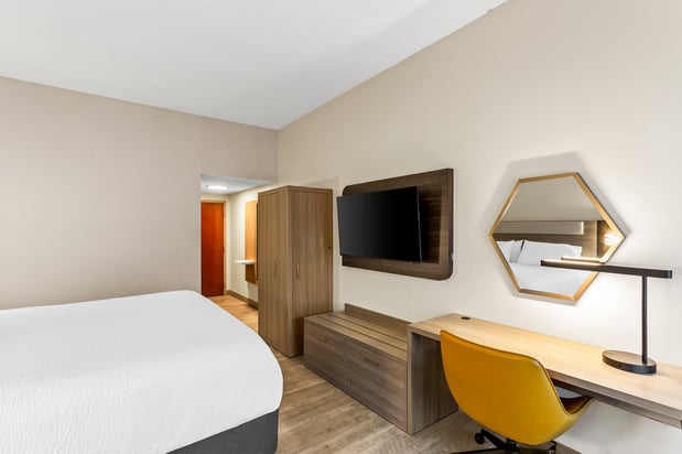 Images Holiday Inn Express & Suites Charleston-Southridge by IHG