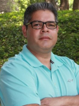 Arturo Fuentes headshot