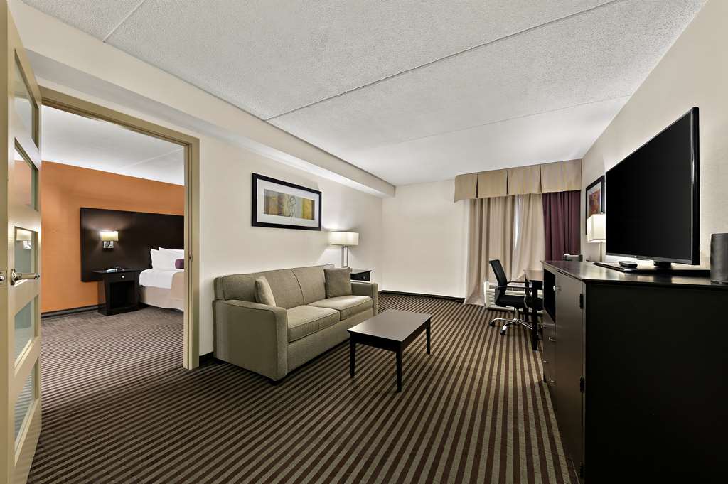 Jacuzzi | Suite-1 King Bed Best Western Plus Toronto North York Hotel & Suites Toronto (416)663-9500