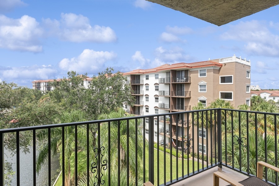 Fountainview model apartment balcony