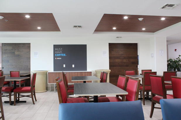 Images Holiday Inn Express & Suites San Antonio West-Seaworld Area by IHG