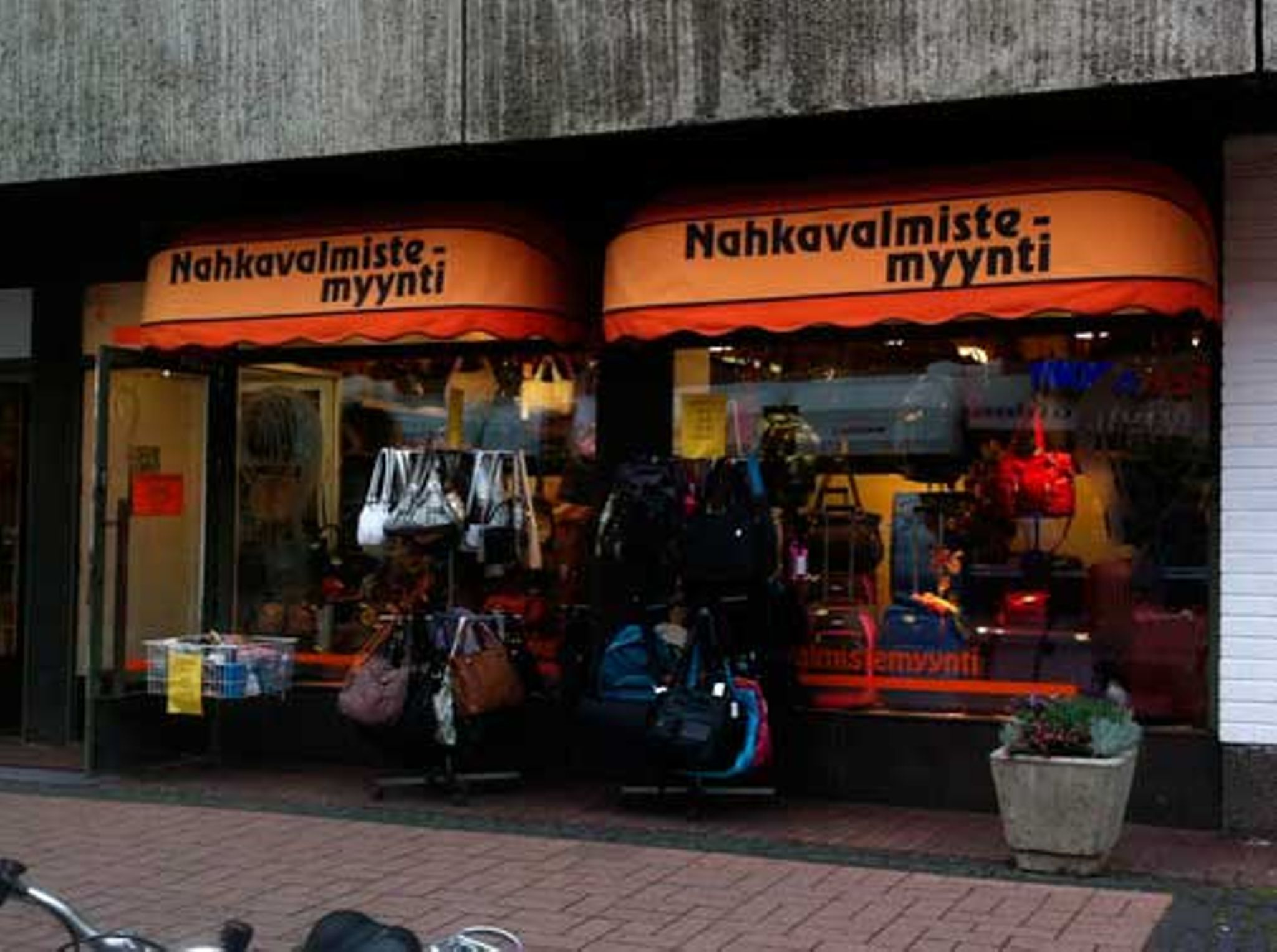 Images Laukkuliike Nahkavalmistemyynti Ky