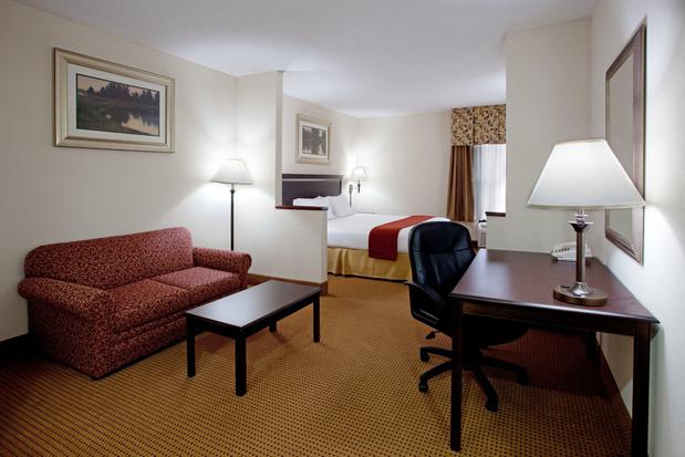 Images Holiday Inn Express & Suites Lexington-Hwy 378, an IHG Hotel