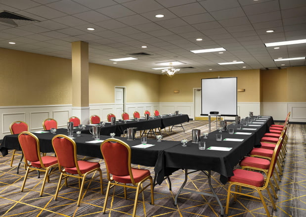 Images Holiday Inn & Suites Boston-Peabody by IHG