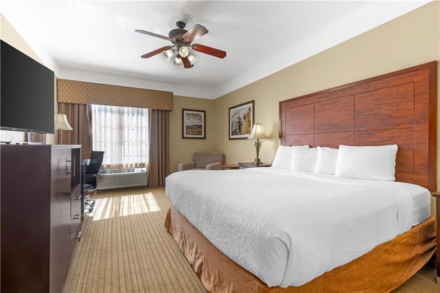 Images Best Western Plus Monica Royale Inn & Suites