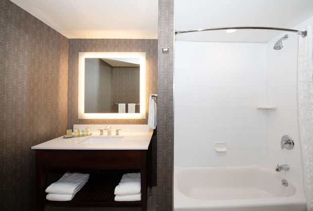 Images DoubleTree by Hilton Hotel & Suites Charleston Airport
