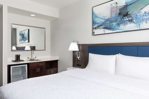 Images Hampton Inn & Suites Baltimore Inner Harbor
