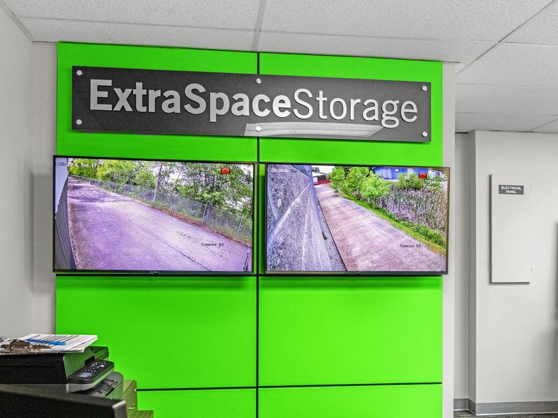 Security Screens - Extra Space Storage at 813 N Broadway, Portland, TN 37148