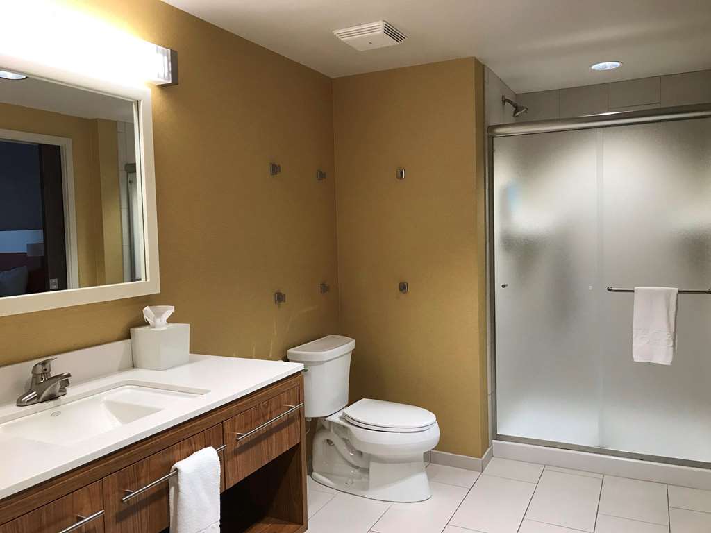 Guest room bath