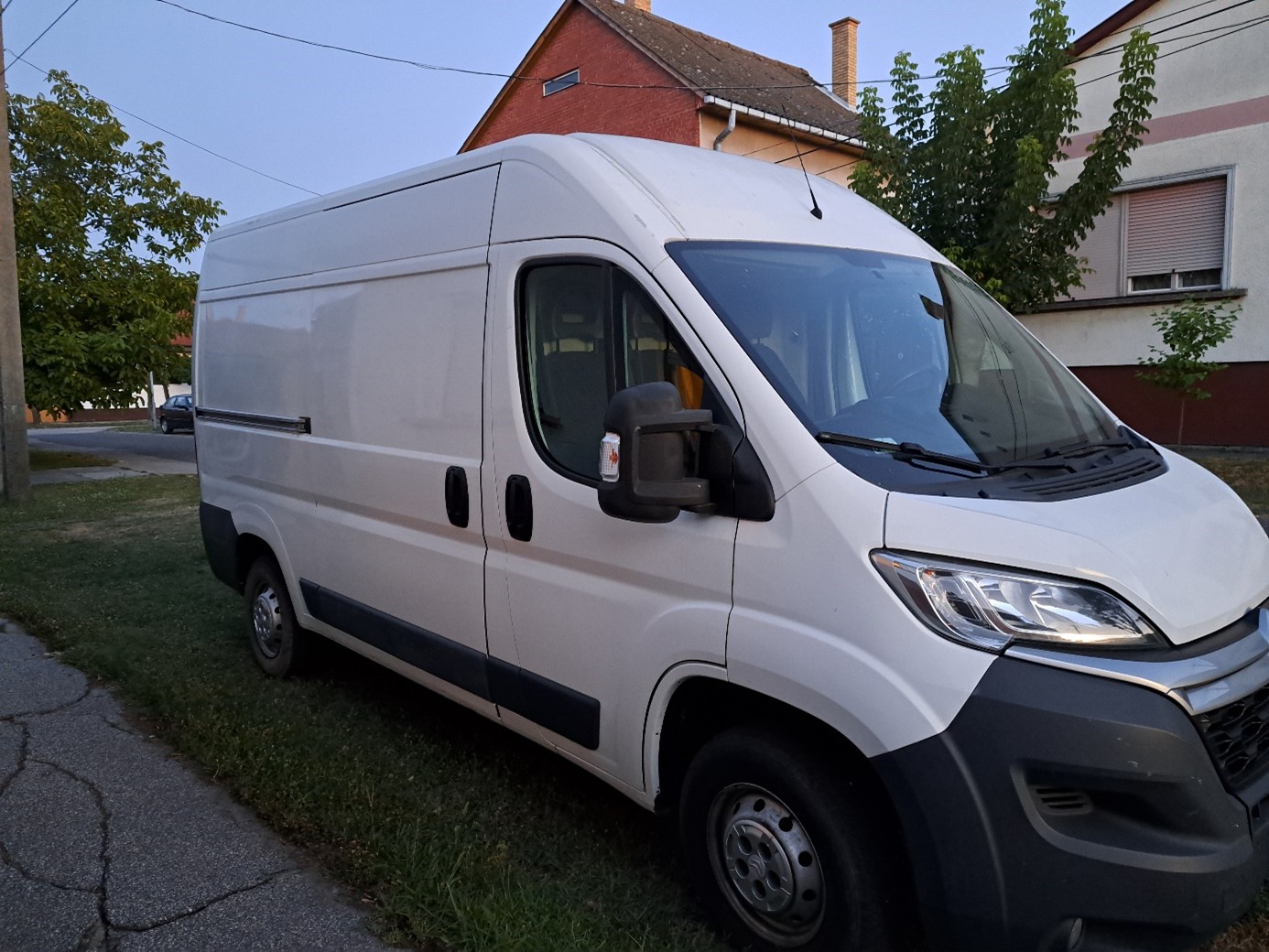 Images Kisteherautó bérlés-autókölcsönző, Ingatlanközvetítő és Hitelügyintéző