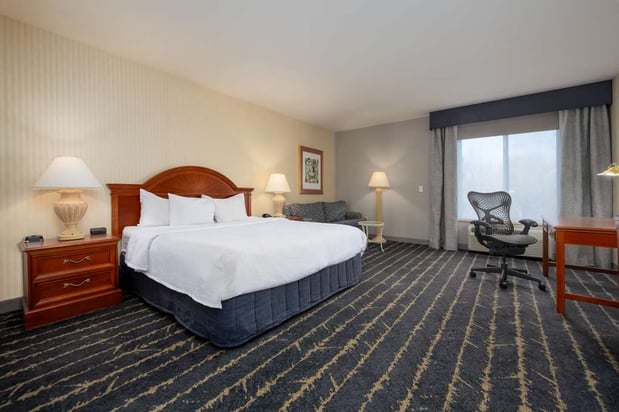 Images Hilton Garden Inn Milwaukee Northwest Conference Center