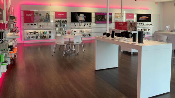 T-Mobile Store at 505 Schillinger Road South A 100, Mobile, AL | T-Mobile