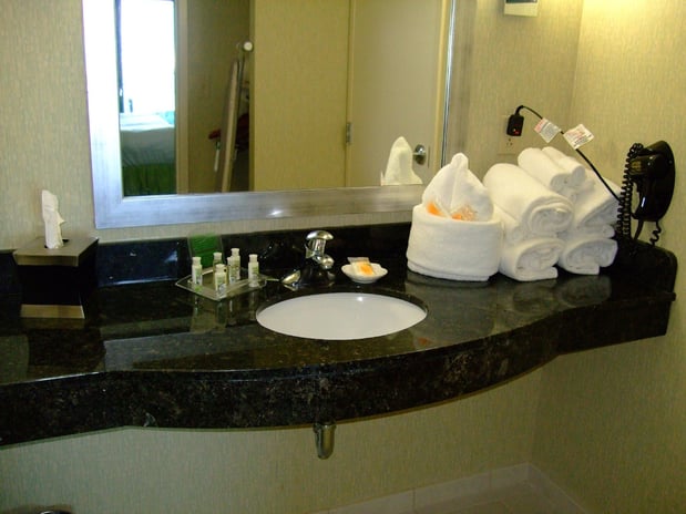 Images Holiday Inn & Suites Virginia Beach - North Beach by IHG