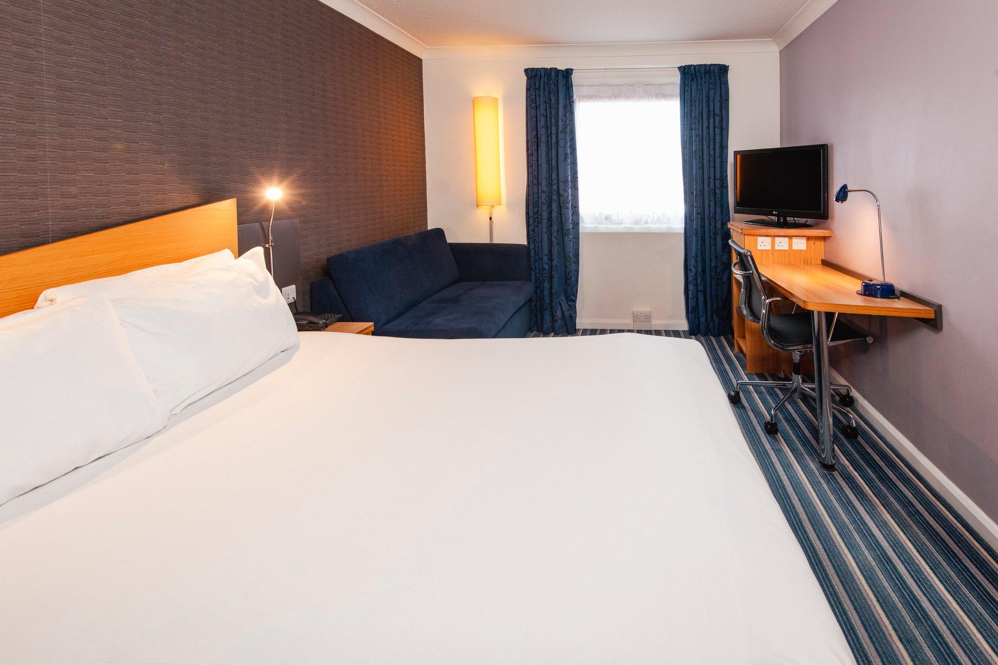 Images Holiday Inn Express Northampton - South, an IHG Hotel