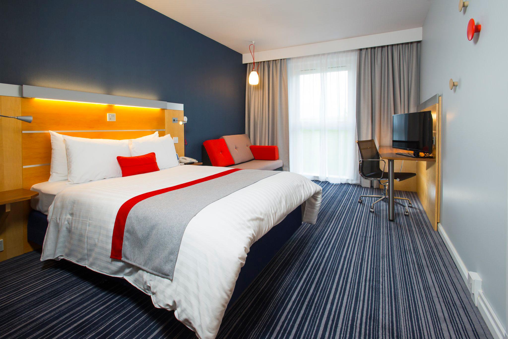 Holiday Inn Express London - Epsom Downs, an IHG Hotel Surrey 01372 755200