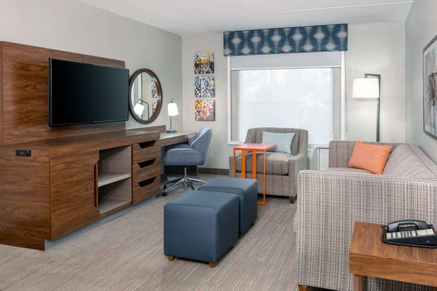Images Hampton Inn & Suites Charlottesville-At The University