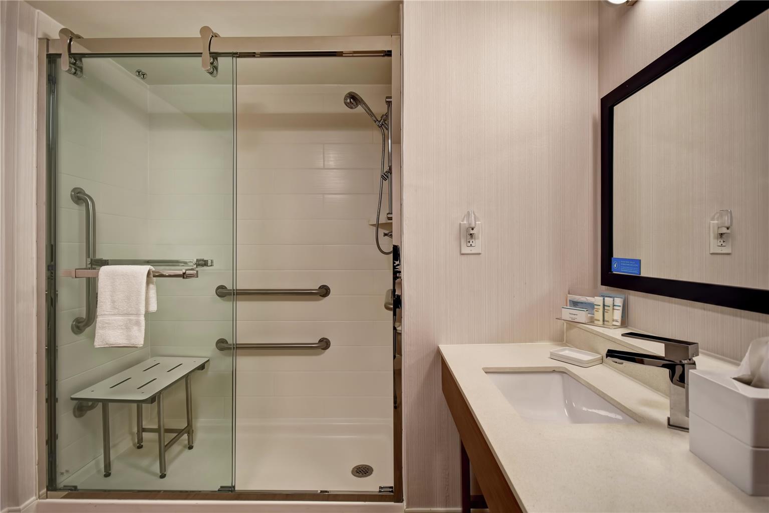 Guest room bath
