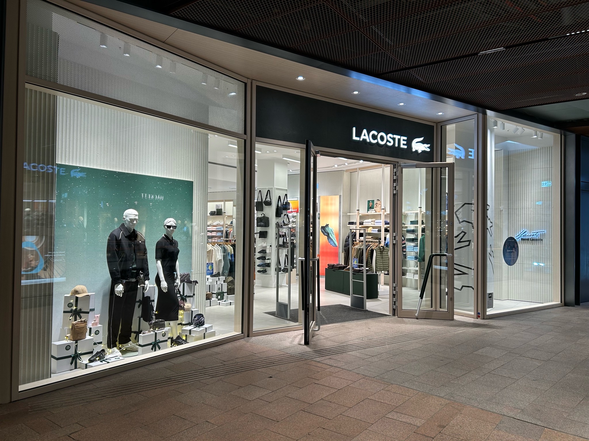 Lacoste Hamburg Überseequartier, Lacoste Hamburg Überseequartier in Hamburg