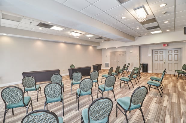 Images Holiday Inn Express & Suites Clearwater/US 19 N by IHG