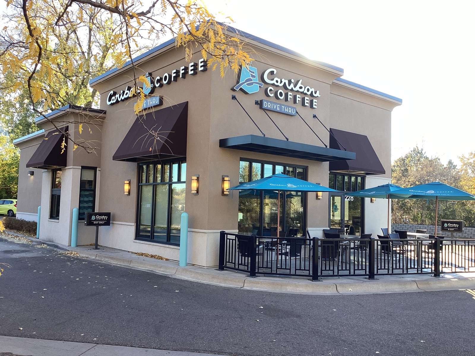 Storefront of the Caribou Coffee at 228 Little Canada Road in Little Canada