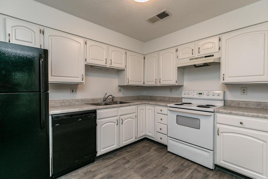 Fully-Equipped Kitchens With Dishwasher & Disposal