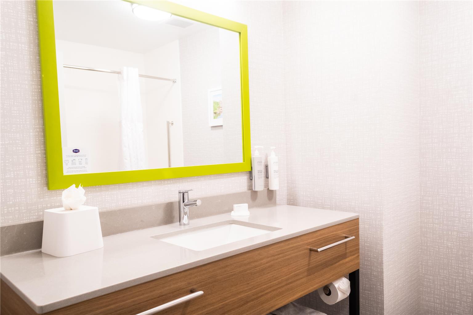 Guest room bath 