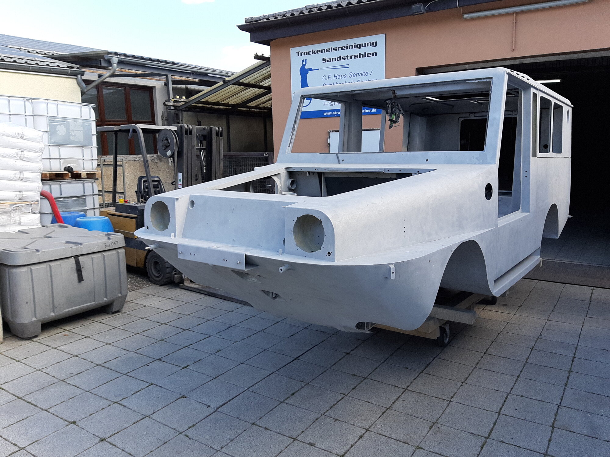 Strahltechnik Fischer - Ihr Spezialist für Sandstrahlen und Trockeneisstrahlen in Karlsruhe, Fisperweg 13 in Eggenstein-Leopoldshafen