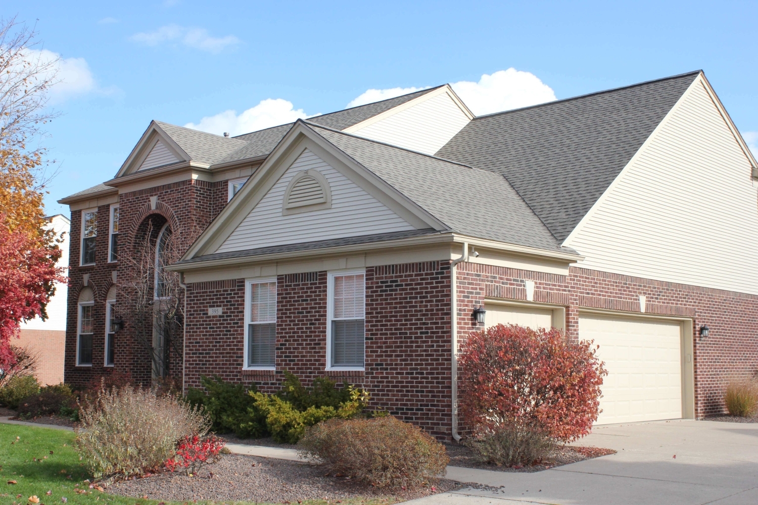 house with new roof installed by Renaissance Roofing Inc.