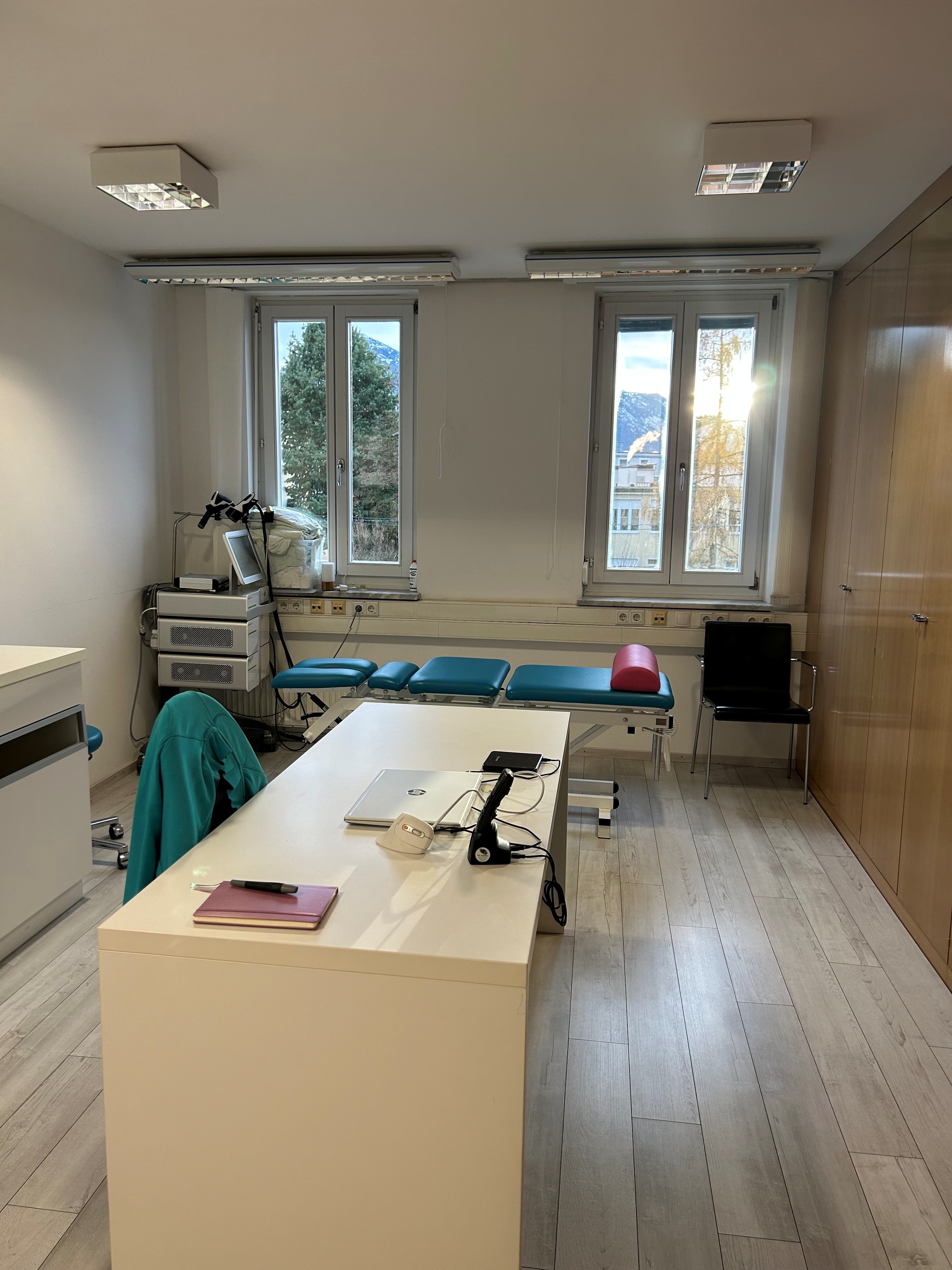 Bild zu Viele meiner Patienten kommen zu mir mit chronischen Schmerzen. Mein Ziel ist es, Sie von diesen Schmerzen zu befreien.