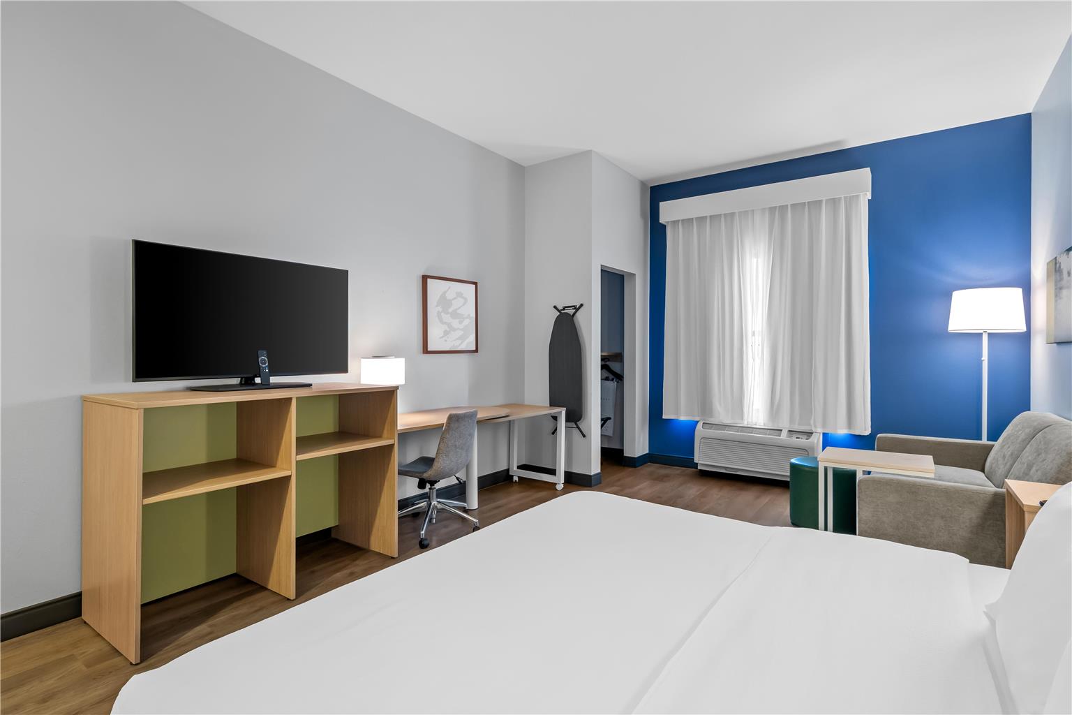 Guest room