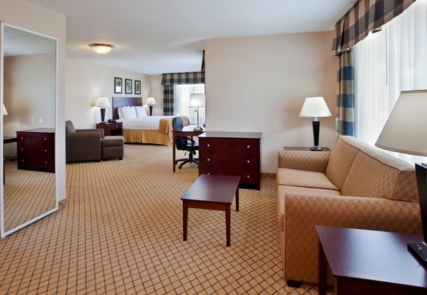 Images Holiday Inn Express & Suites Wichita Airport by IHG