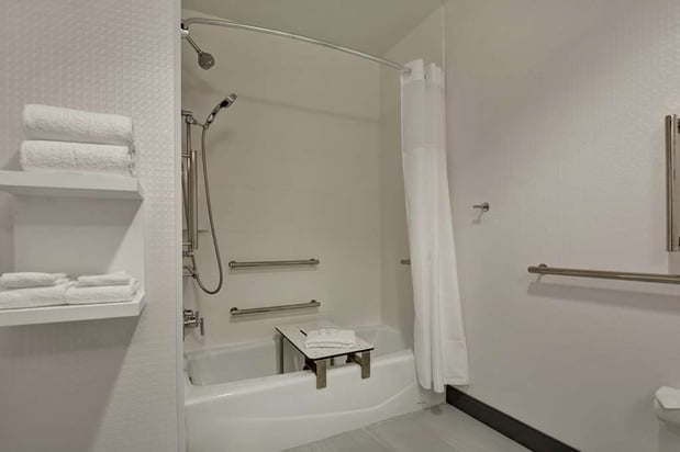 Images Hampton Inn & Suites Newark-Harrison-Riverwalk