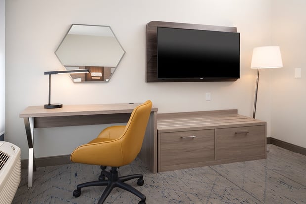 Images Holiday Inn Express & Suites Indianapolis - East by IHG