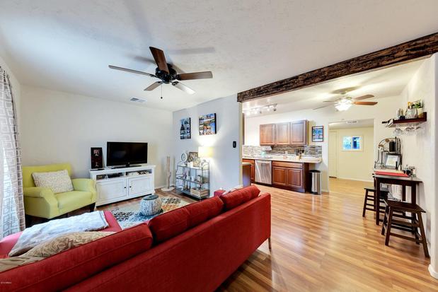 Images Shelli Bronstine, REALTOR | Coldwell Banker Realty