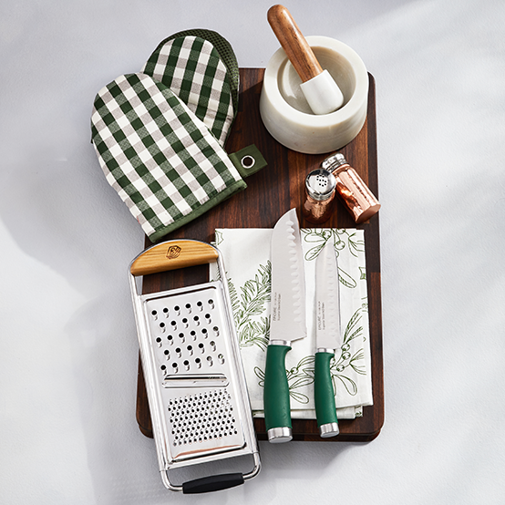 Ovenmits, Graters and Flatware