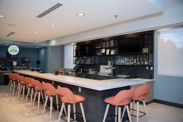 Images Holiday Inn & Suites Fayetteville W-Fort Bragg Area by IHG
