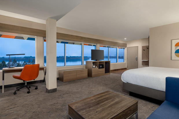 Images Holiday Inn Express & Suites Evansville Downtown by IHG