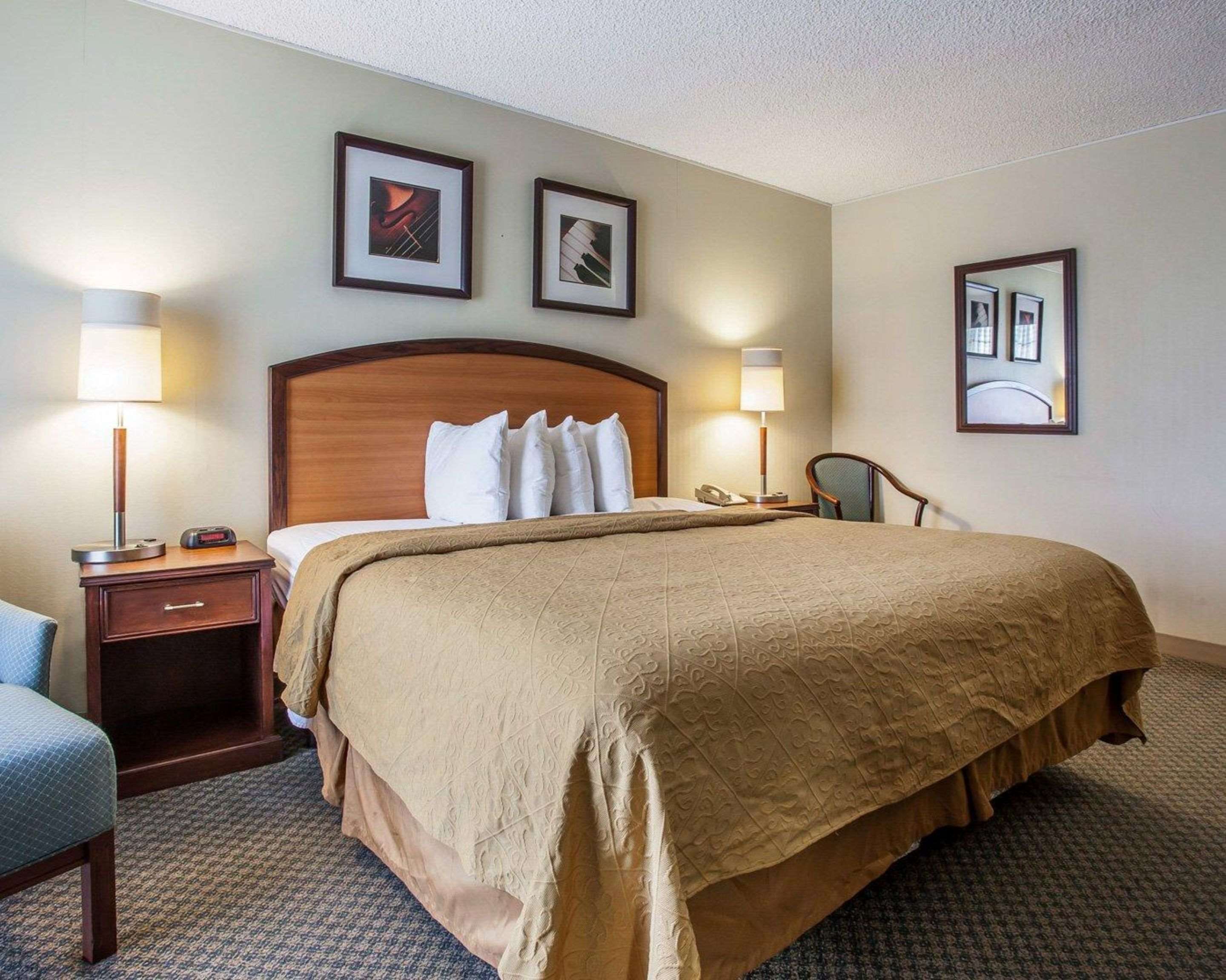 Guest room with king bed
