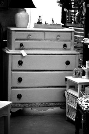Images Trader Maes Furniture and Decor Market